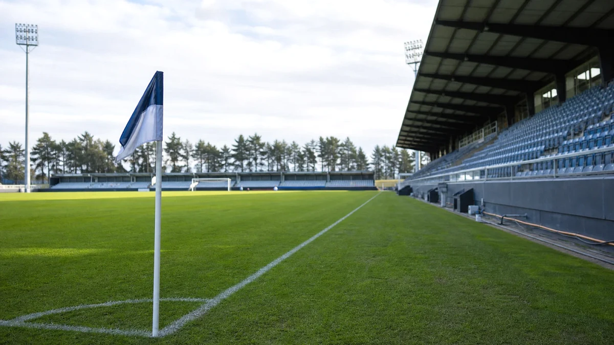 Ettan-fotboll på svensk arena